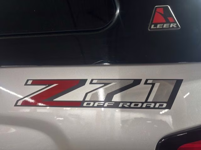 2018 Silver Ice Metallic Chevrolet Silverado 1500 LT 4X4 Truck