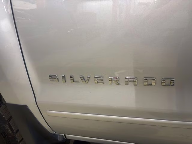2018 Silver Ice Metallic Chevrolet Silverado 1500 LT 4X4 Truck