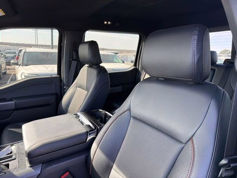 2024 Agate Black Metallic Ford F-150 LARIAT 4X4 Truck