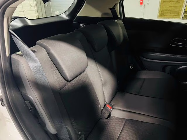 2021 White Honda HR-V EX FWD SUV