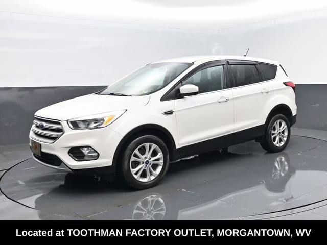 2019 White Platinum Clearcoat Metallic Ford Escape SE 4X4 SUV
