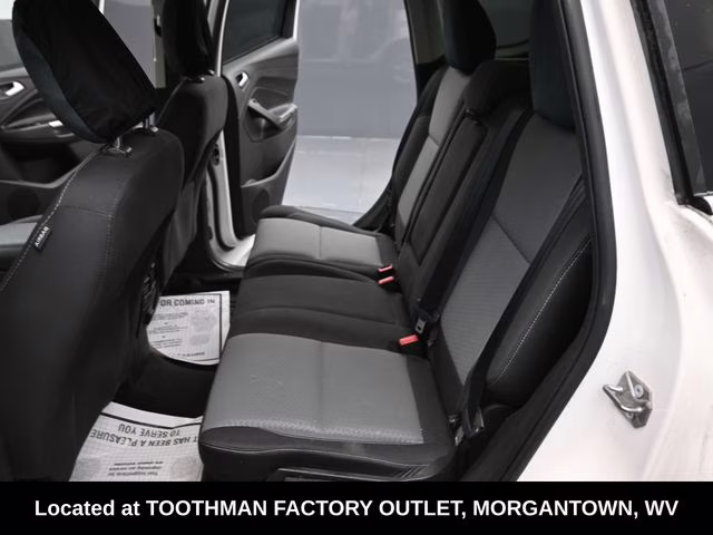 2019 White Platinum Clearcoat Metallic Ford Escape SE 4X4 SUV