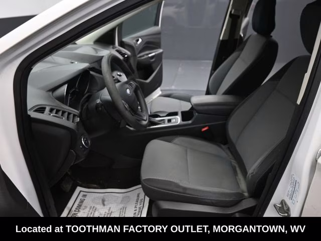 2019 White Platinum Clearcoat Metallic Ford Escape SE 4X4 SUV