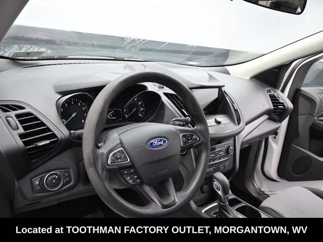 2019 White Platinum Clearcoat Metallic Ford Escape SE 4X4 SUV