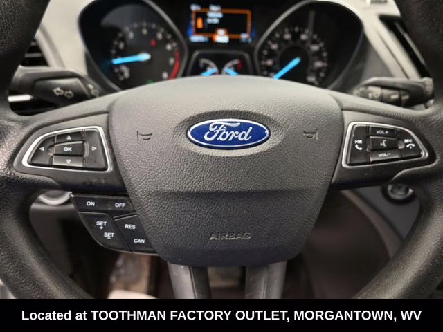 2019 White Platinum Clearcoat Metallic Ford Escape SE 4X4 SUV