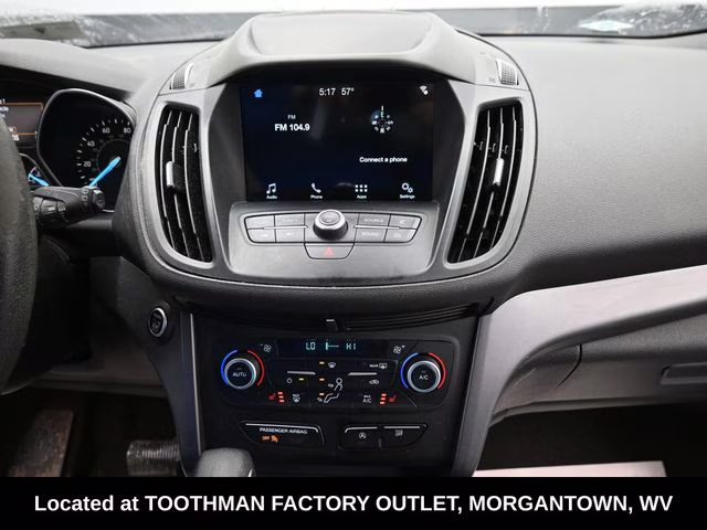 2019 White Platinum Clearcoat Metallic Ford Escape SE 4X4 SUV