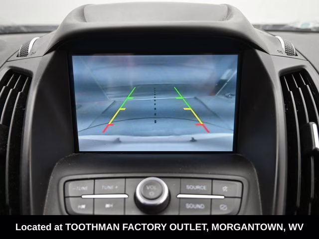 2019 White Platinum Clearcoat Metallic Ford Escape SE 4X4 SUV