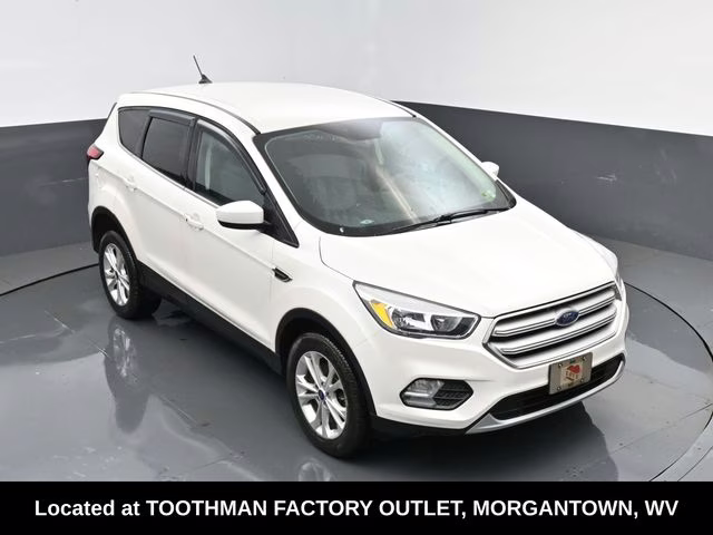 2019 White Platinum Clearcoat Metallic Ford Escape SE 4X4 SUV
