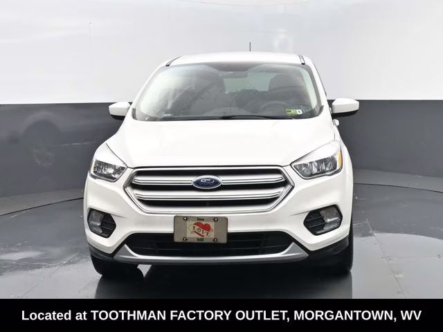 2019 White Platinum Clearcoat Metallic Ford Escape SE 4X4 SUV