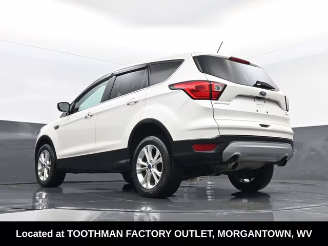 2019 White Platinum Clearcoat Metallic Ford Escape SE 4X4 SUV