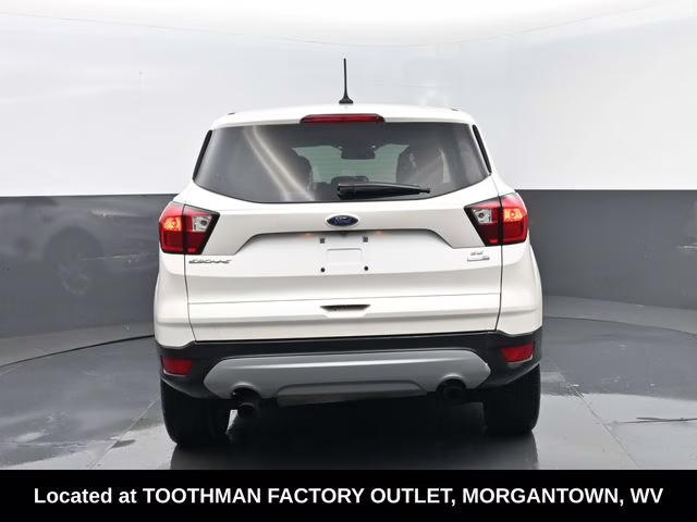 2019 White Platinum Clearcoat Metallic Ford Escape SE 4X4 SUV