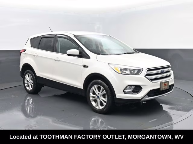 2019 White Platinum Clearcoat Metallic Ford Escape SE 4X4 SUV
