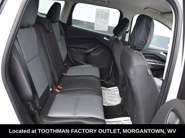 2019 White Platinum Clearcoat Metallic Ford Escape SE 4X4 SUV