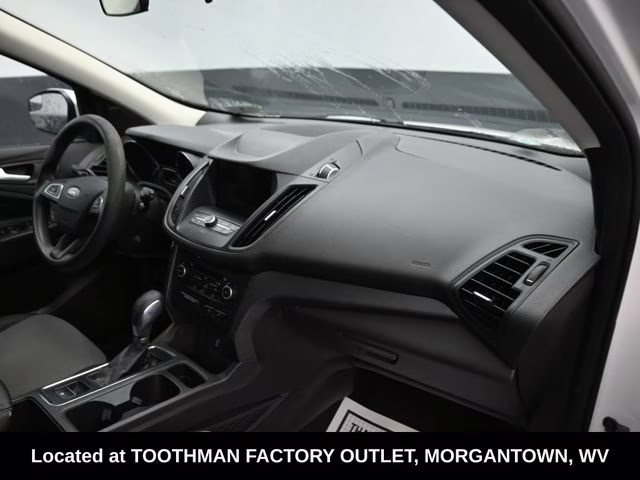 2019 White Platinum Clearcoat Metallic Ford Escape SE 4X4 SUV
