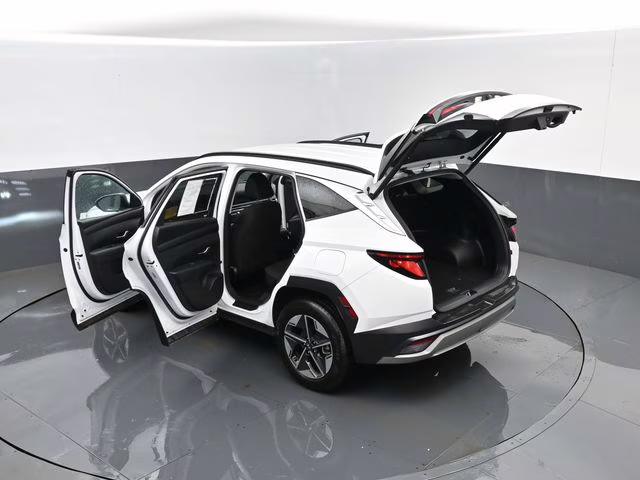 2025 White Pearl Hyundai Tucson SEL AWD SUV