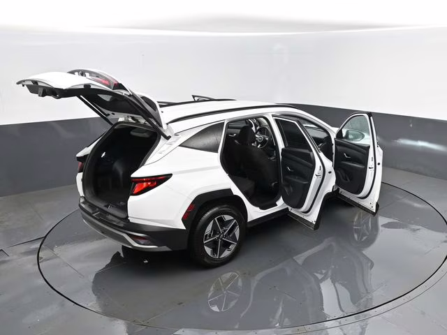 2025 White Pearl Hyundai Tucson SEL AWD SUV