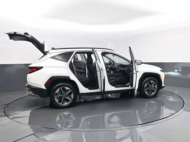 2025 White Pearl Hyundai Tucson SEL AWD SUV