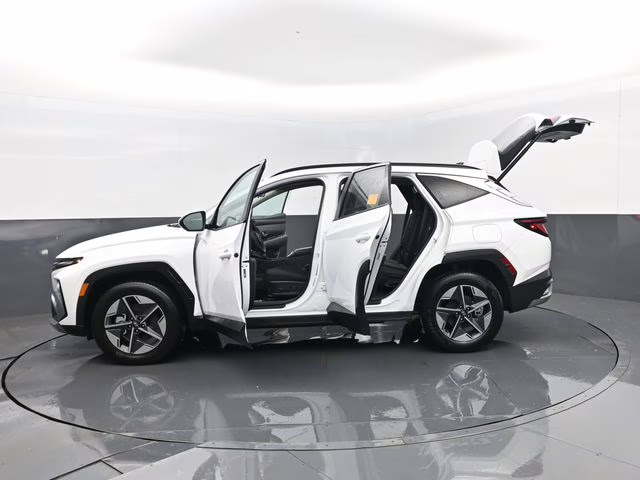 2025 White Pearl Hyundai Tucson SEL AWD SUV