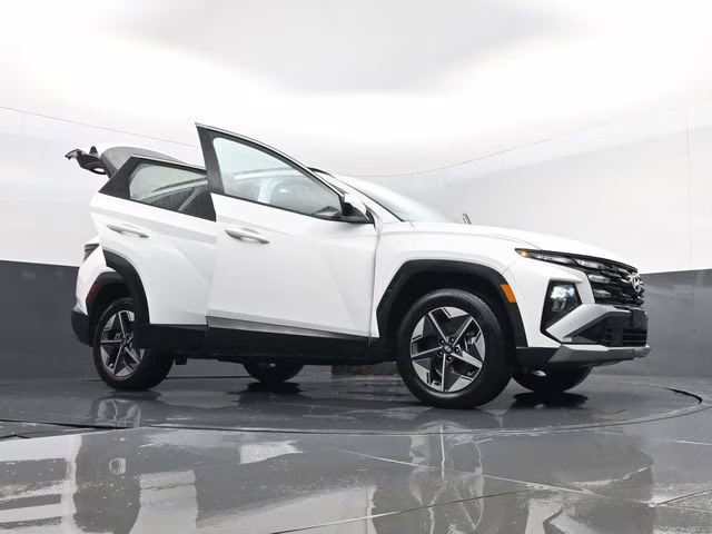 2025 White Pearl Hyundai Tucson SEL AWD SUV