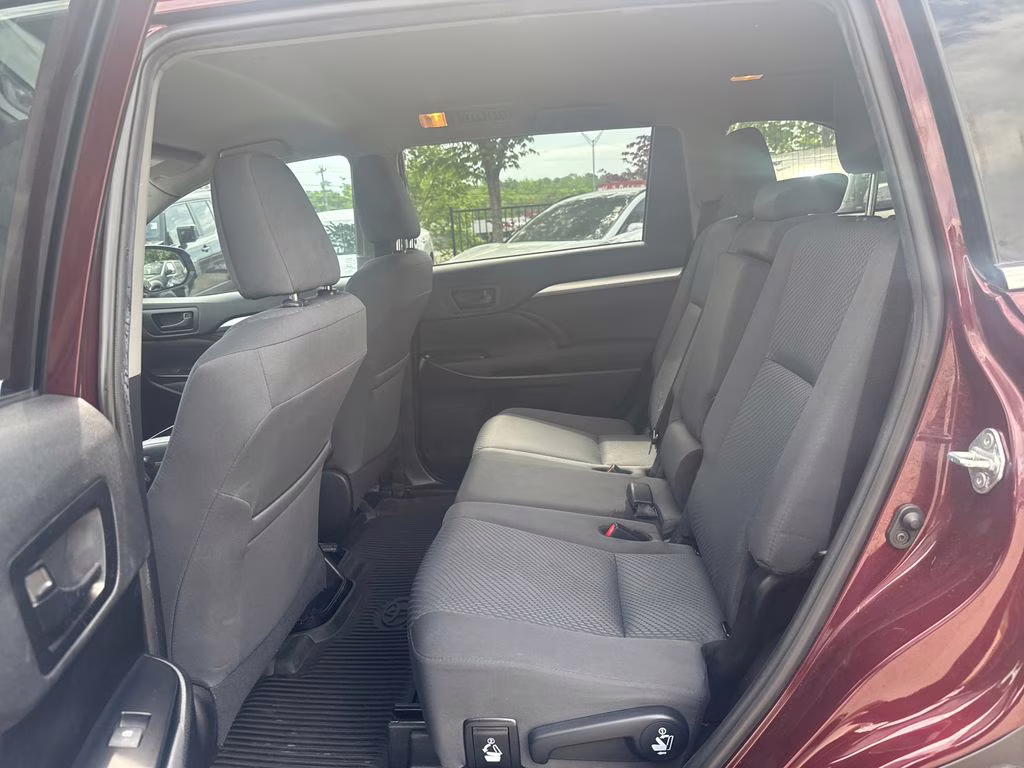 2019 Ooh La La Rouge Mica Toyota Highlander LE FWD SUV