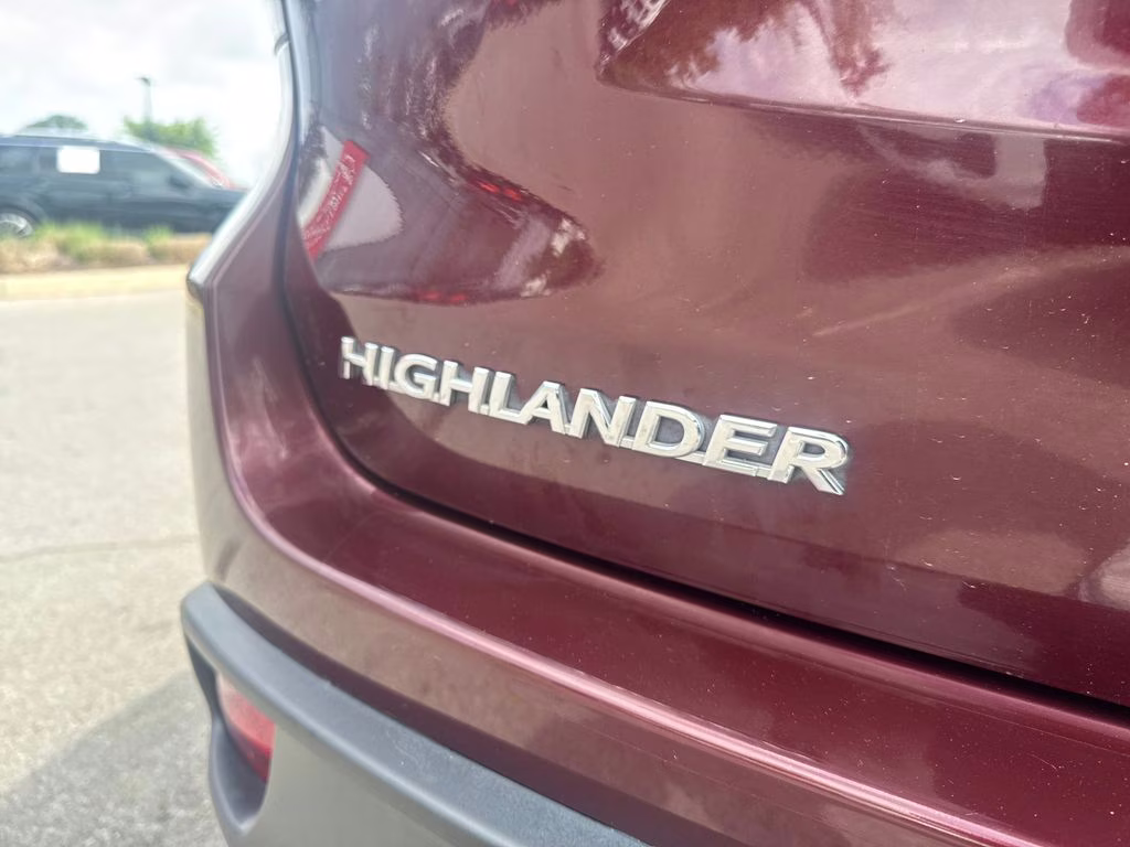 2019 Ooh La La Rouge Mica Toyota Highlander LE FWD SUV