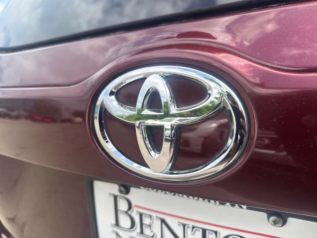 2019 Ooh La La Rouge Mica Toyota Highlander LE FWD SUV