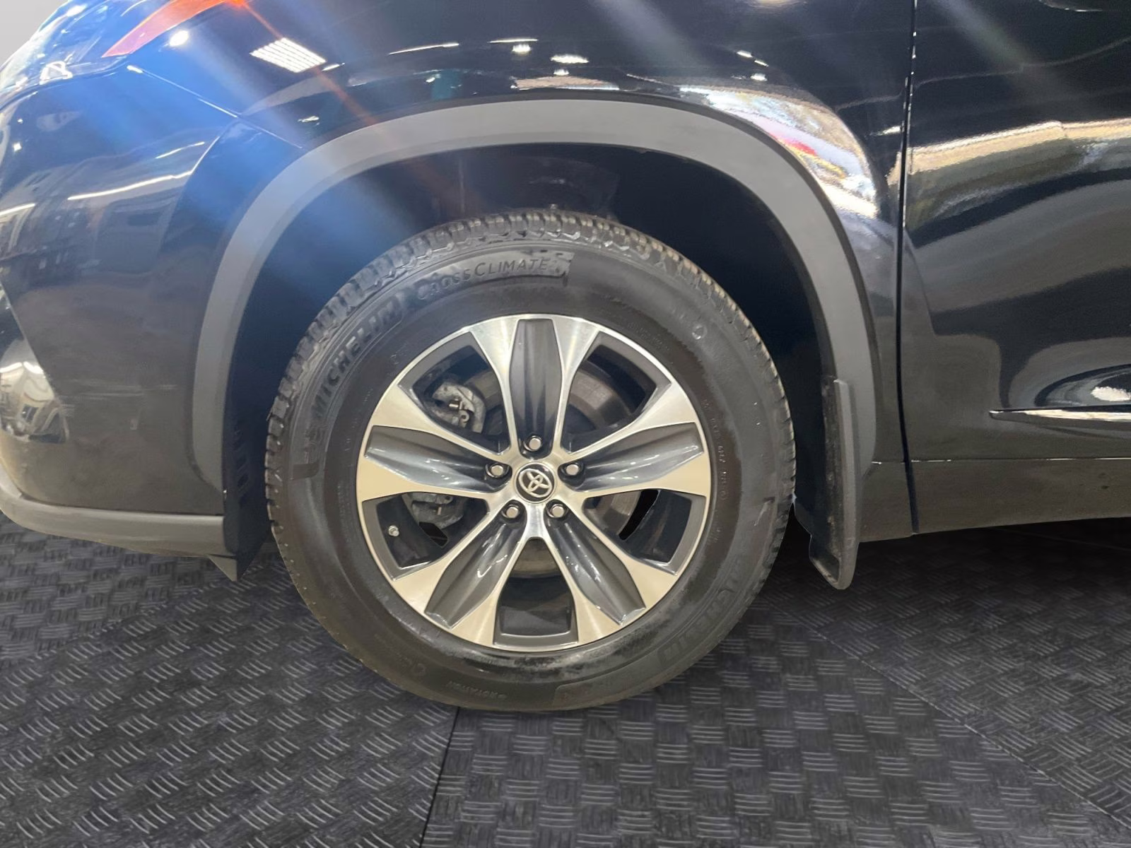 2023 Midnight Black Metallic Toyota Highlander XLE AWD SUV