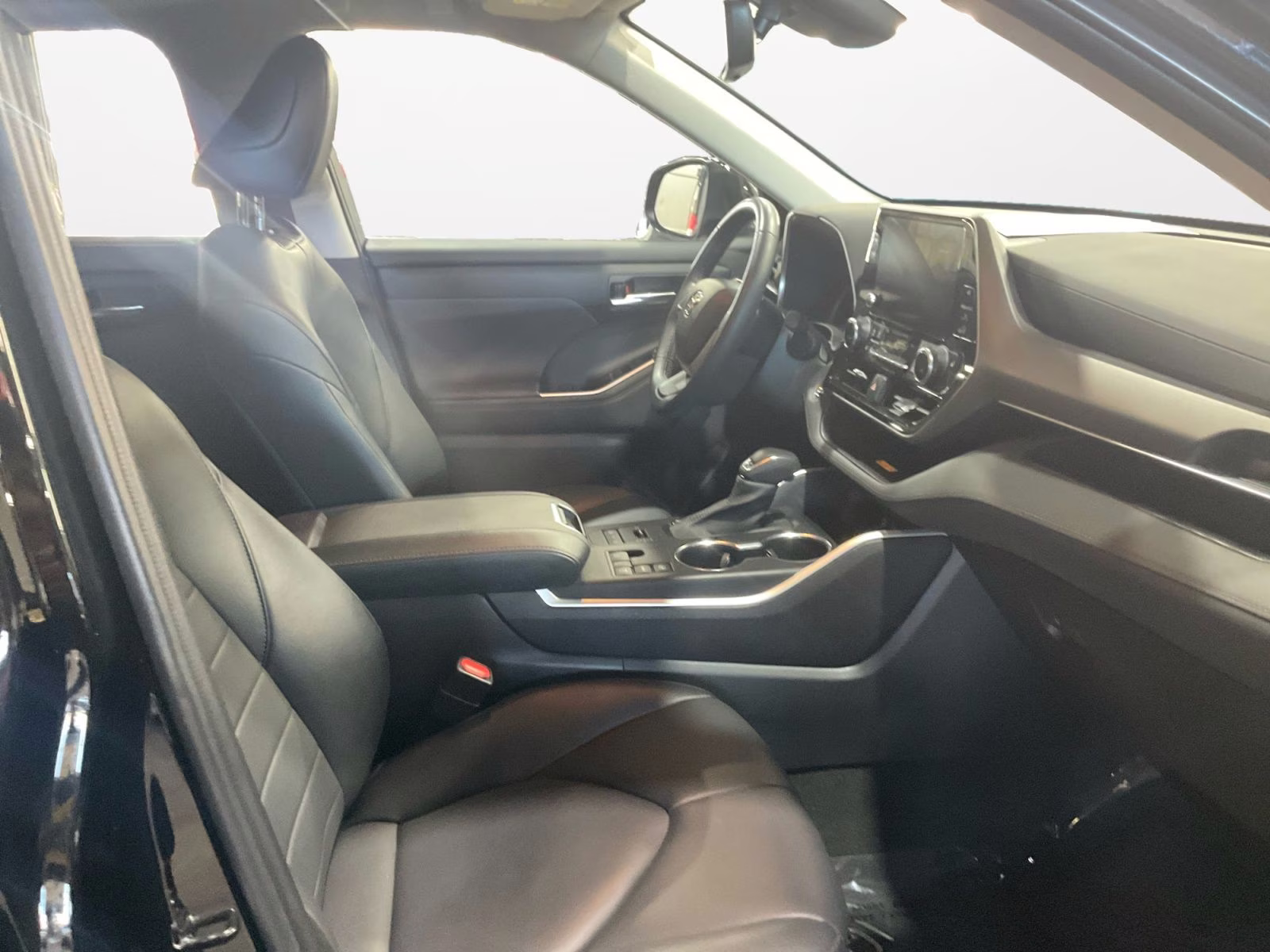 2023 Midnight Black Metallic Toyota Highlander XLE AWD SUV