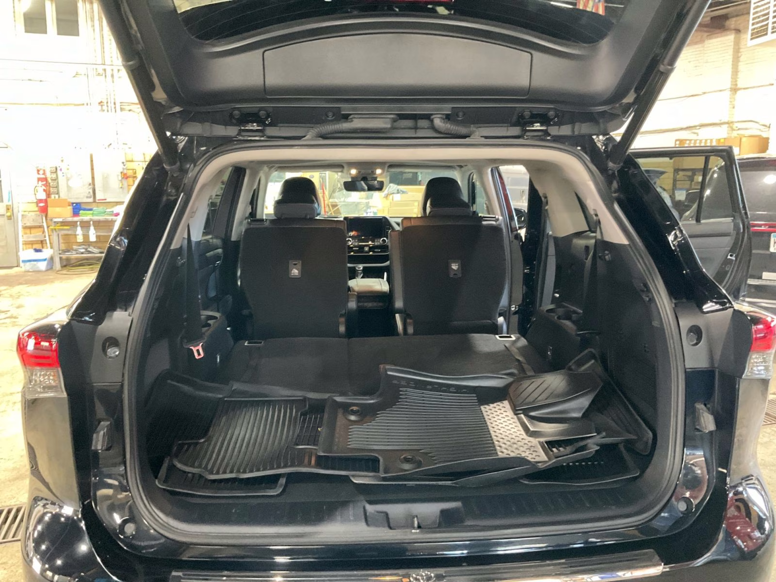 2023 Midnight Black Metallic Toyota Highlander XLE AWD SUV