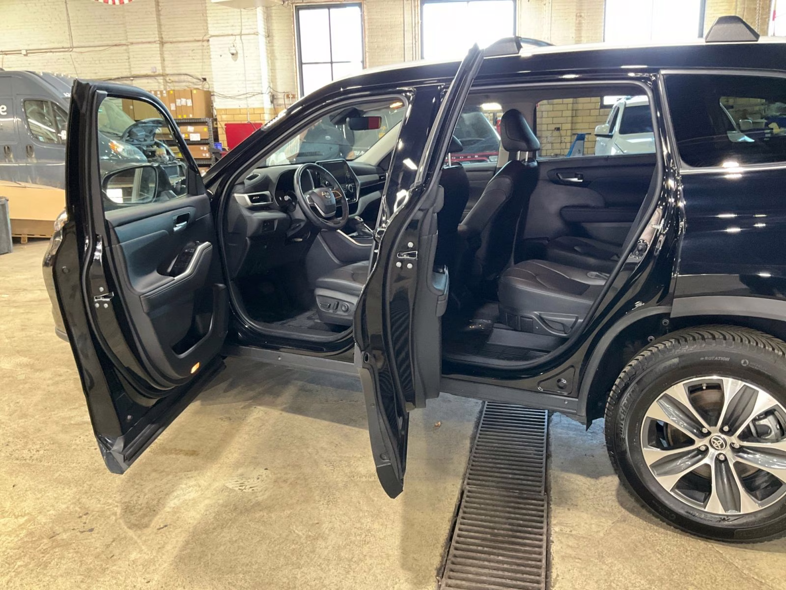 2023 Midnight Black Metallic Toyota Highlander XLE AWD SUV