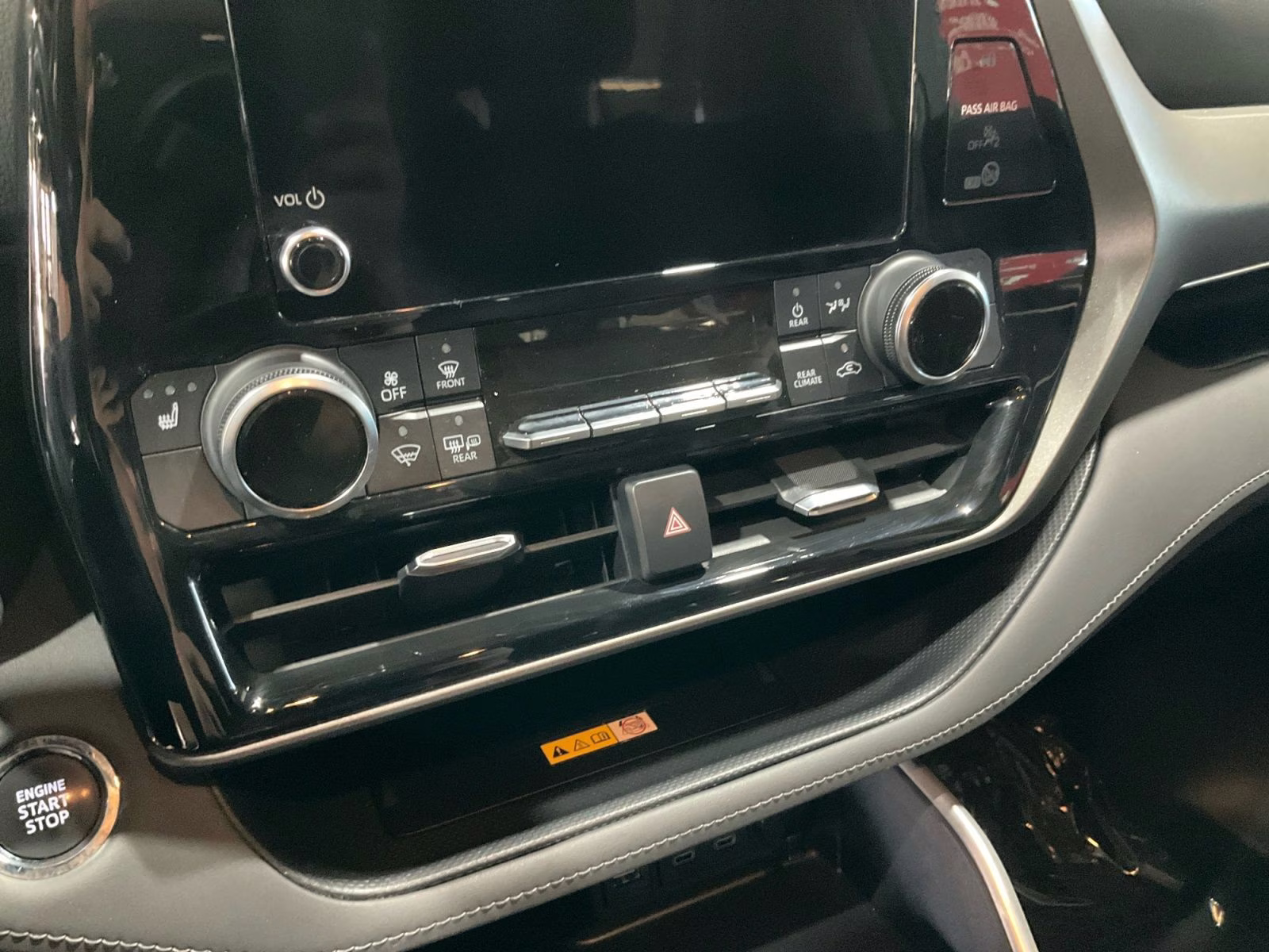 2023 Midnight Black Metallic Toyota Highlander XLE AWD SUV