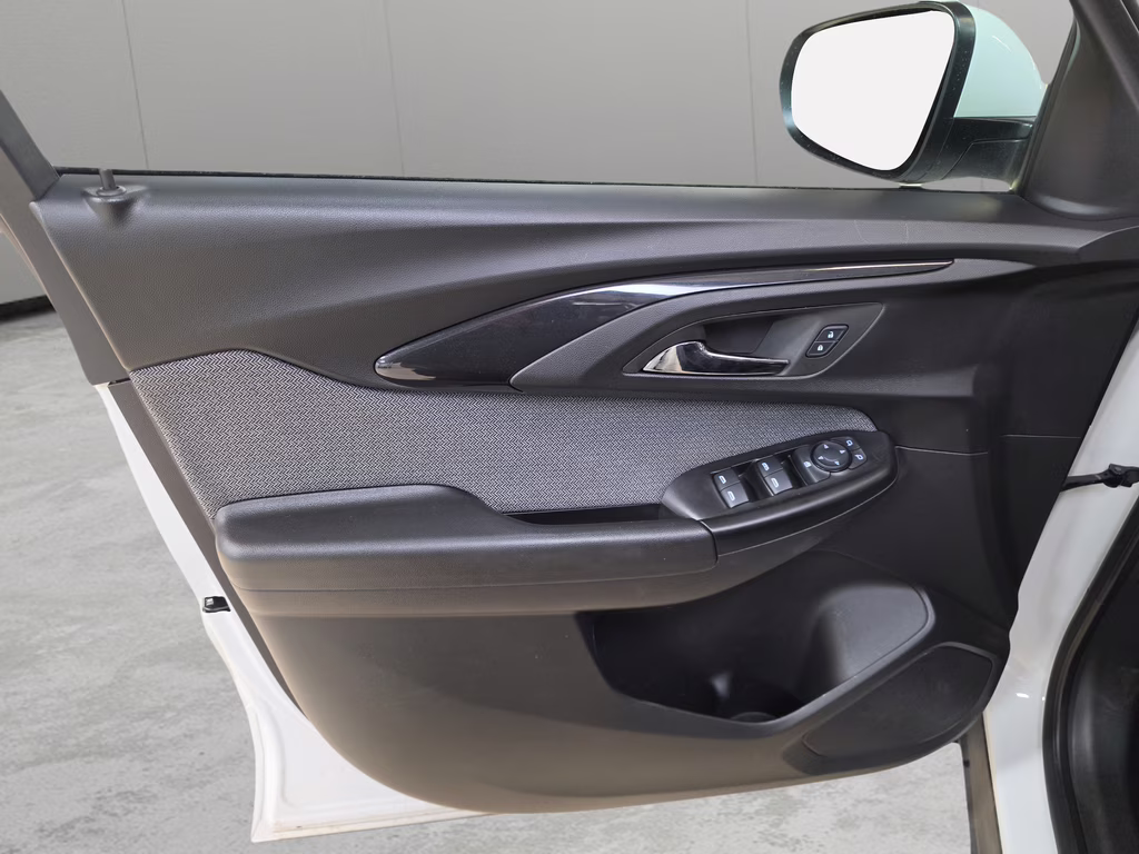 2023 Summit White Chevrolet Trailblazer LT FWD SUV