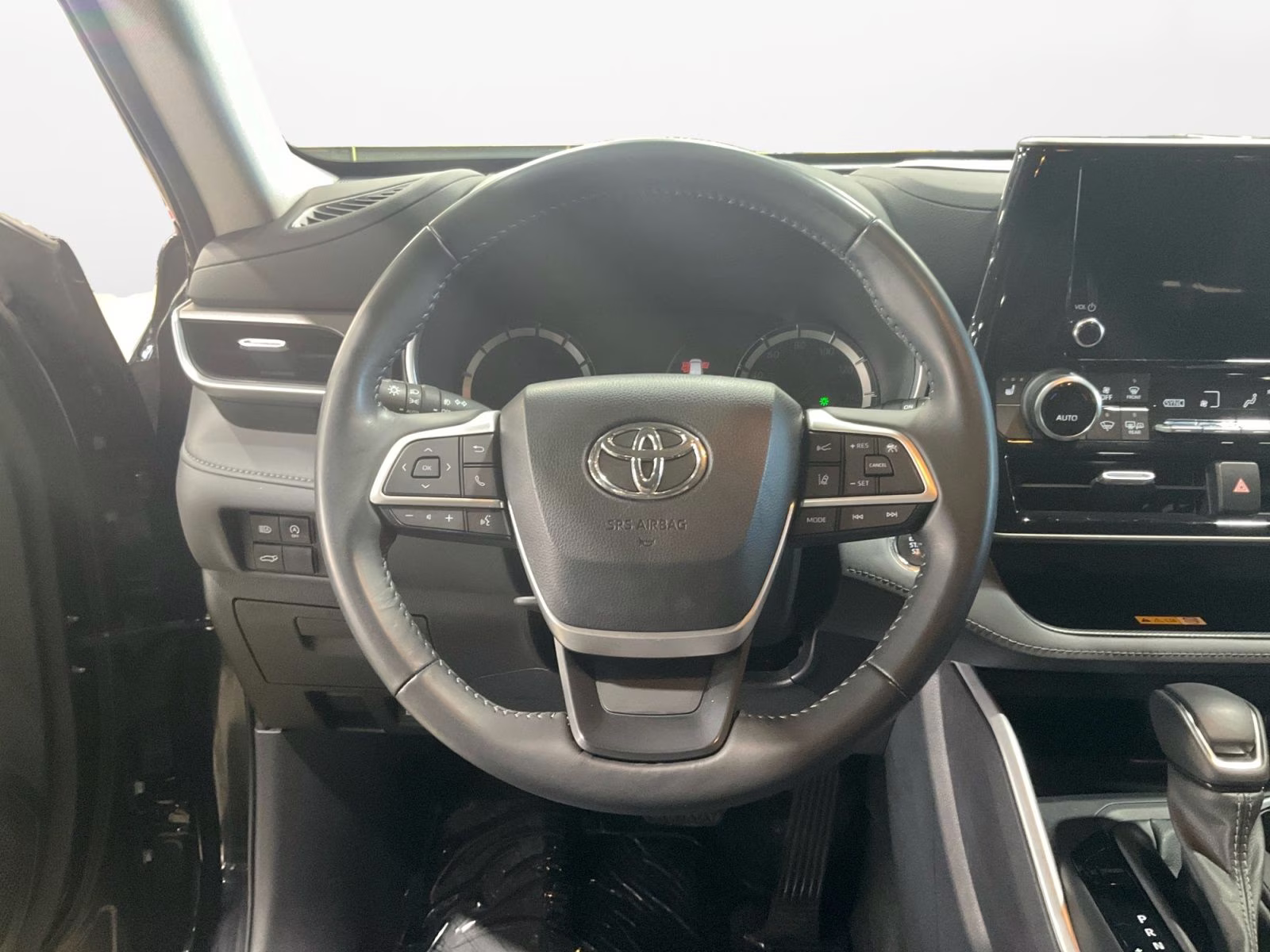 2023 Midnight Black Metallic Toyota Highlander XLE AWD SUV
