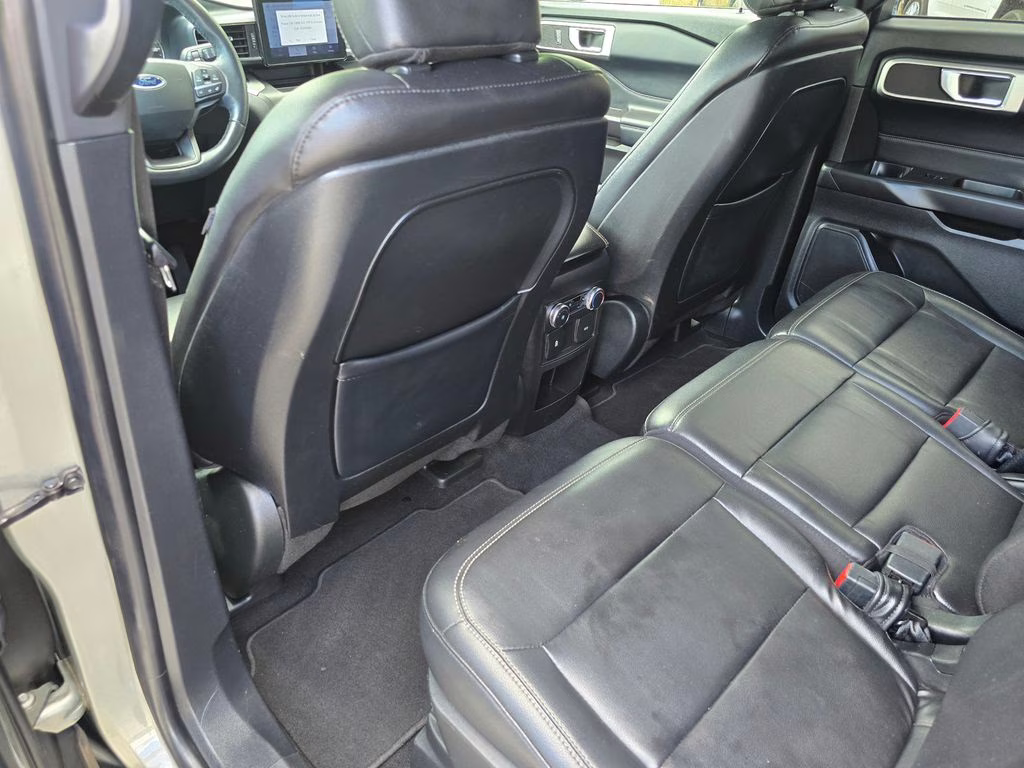 2020 Silver Spruce Metallic Ford Explorer XLT 4X4 SUV