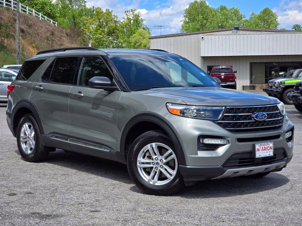 2020 Silver Spruce Metallic Ford Explorer XLT 4X4 SUV