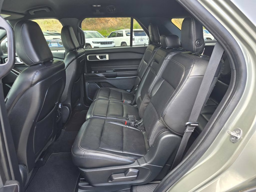 2020 Silver Spruce Metallic Ford Explorer XLT 4X4 SUV