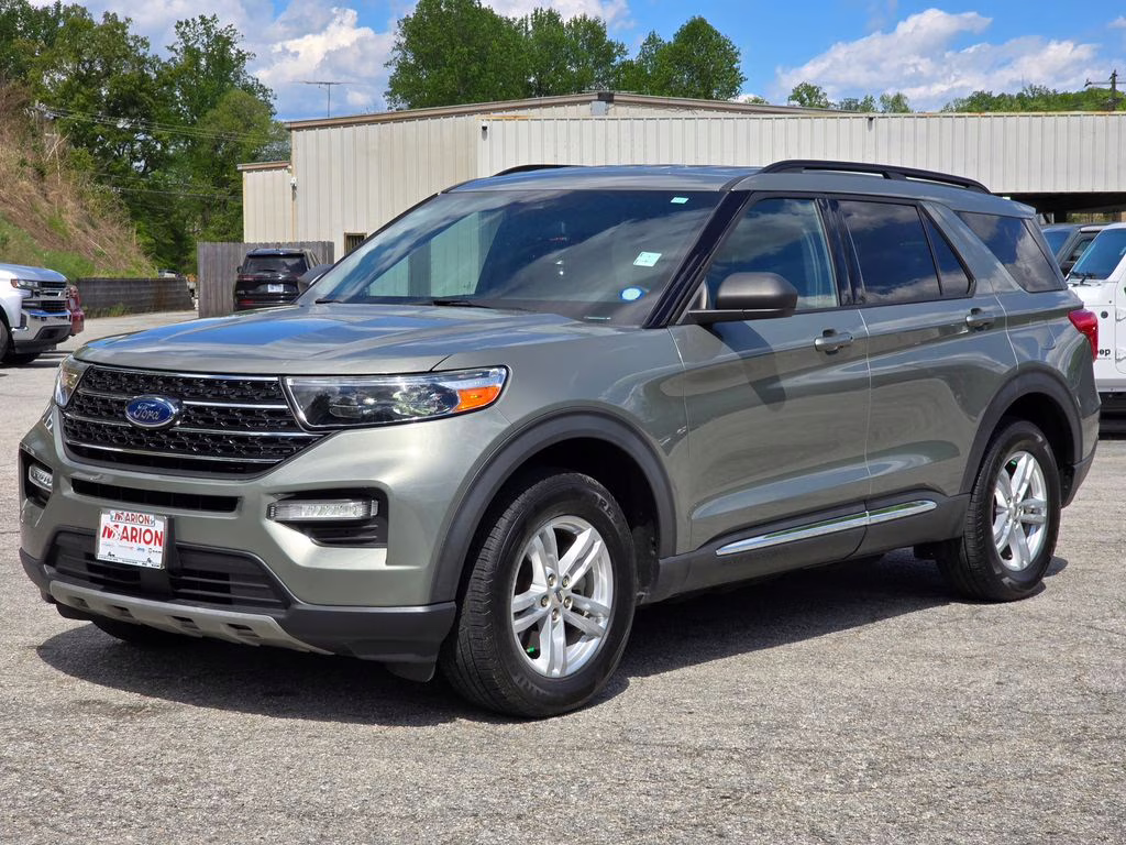 2020 Silver Spruce Metallic Ford Explorer XLT 4X4 SUV