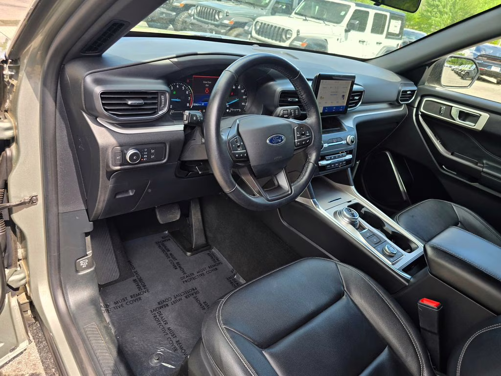 2020 Silver Spruce Metallic Ford Explorer XLT 4X4 SUV