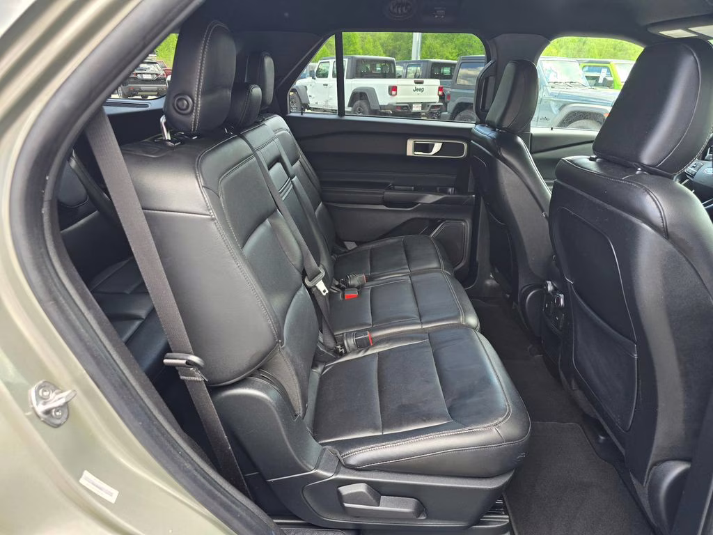 2020 Silver Spruce Metallic Ford Explorer XLT 4X4 SUV