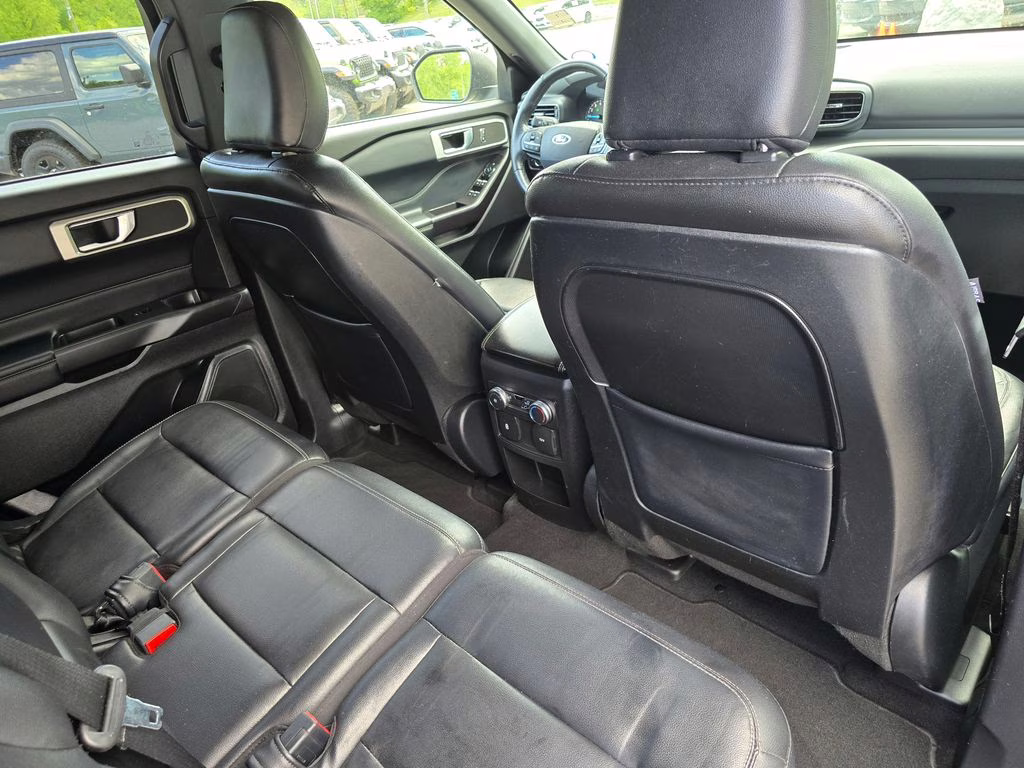 2020 Silver Spruce Metallic Ford Explorer XLT 4X4 SUV