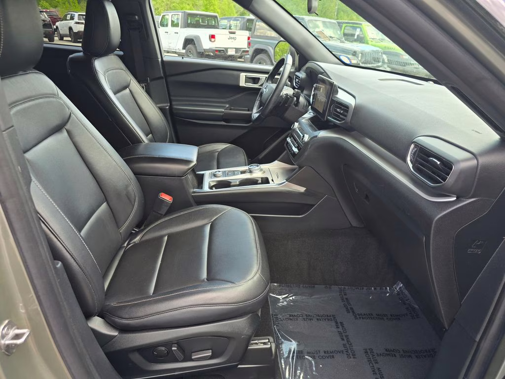 2020 Silver Spruce Metallic Ford Explorer XLT 4X4 SUV