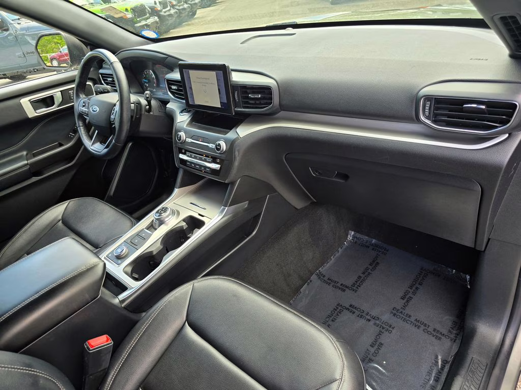 2020 Silver Spruce Metallic Ford Explorer XLT 4X4 SUV