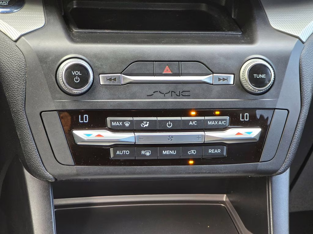 2020 Silver Spruce Metallic Ford Explorer XLT 4X4 SUV