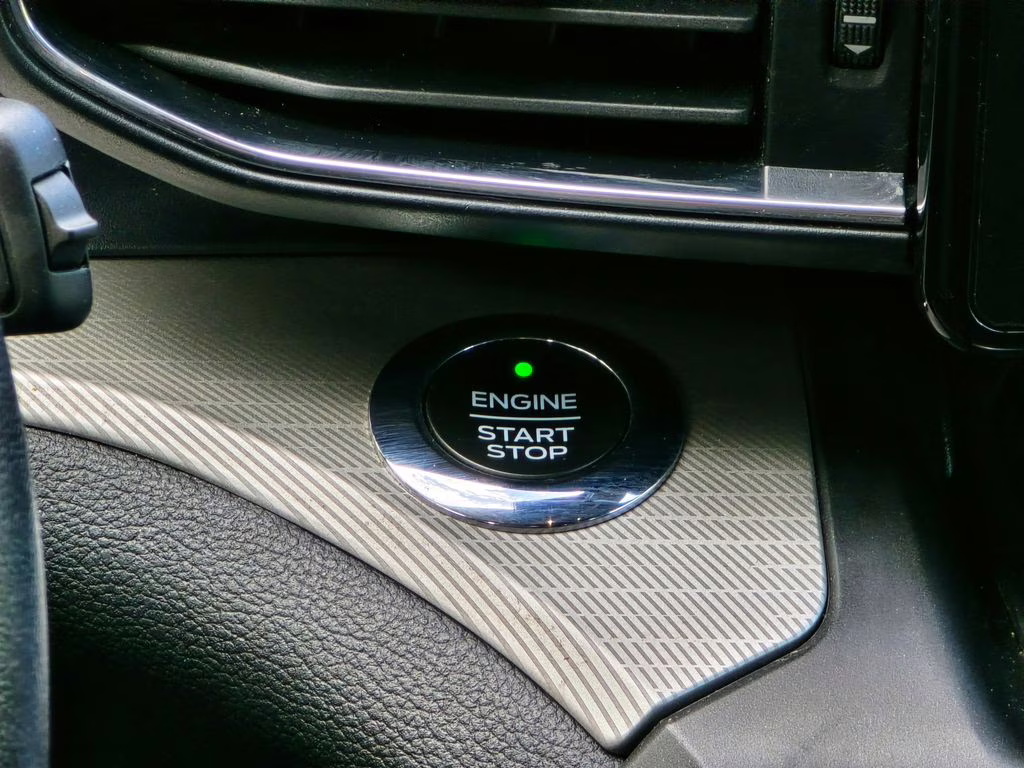 2020 Silver Spruce Metallic Ford Explorer XLT 4X4 SUV