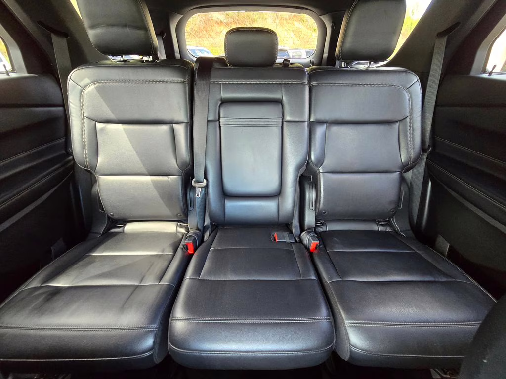 2020 Silver Spruce Metallic Ford Explorer XLT 4X4 SUV