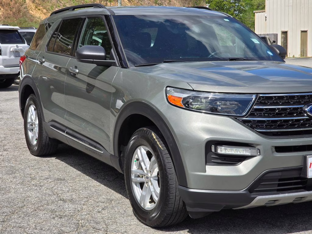2020 Silver Spruce Metallic Ford Explorer XLT 4X4 SUV