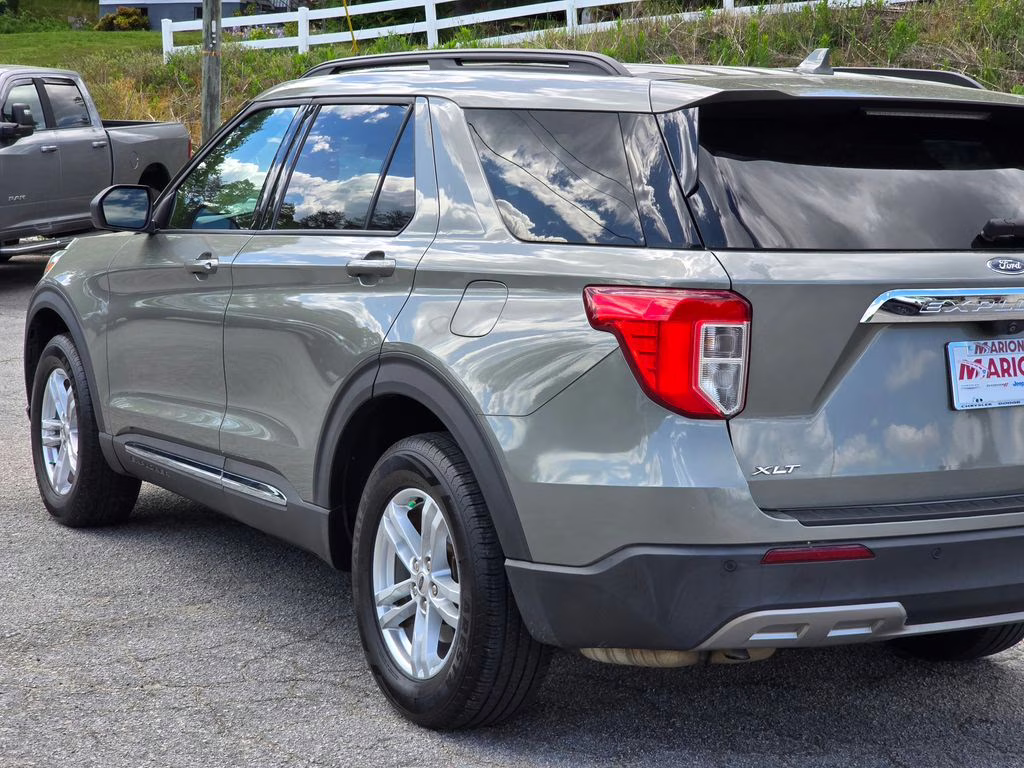 2020 Silver Spruce Metallic Ford Explorer XLT 4X4 SUV