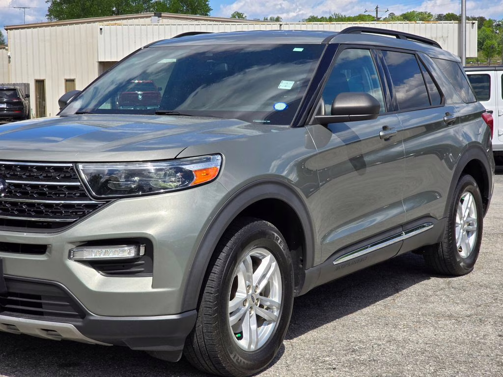 2020 Silver Spruce Metallic Ford Explorer XLT 4X4 SUV