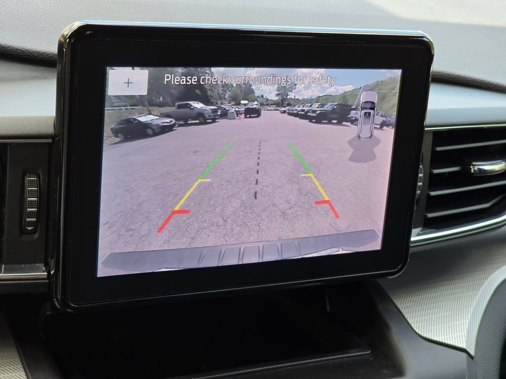 2020 Silver Spruce Metallic Ford Explorer XLT 4X4 SUV