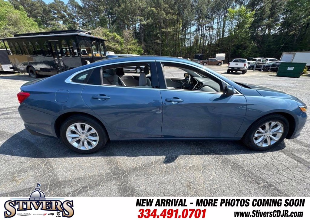 2025 Lakeshore Blue Metallic Chevrolet Malibu LT FWD Sedan